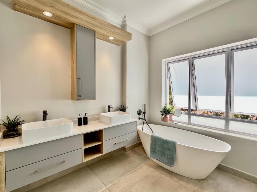 5 Bedroom Property for Sale in Heather Park Western Cape